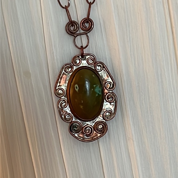 Set of  2 Necklaces-Turquoise stone and carved resin Phenix Bird - Picture 5 of 10